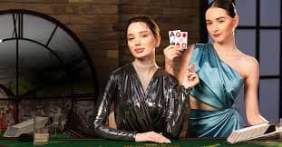 Studio dealer langsung token4d dengan multi-kamera dan meja blackjack profesional
